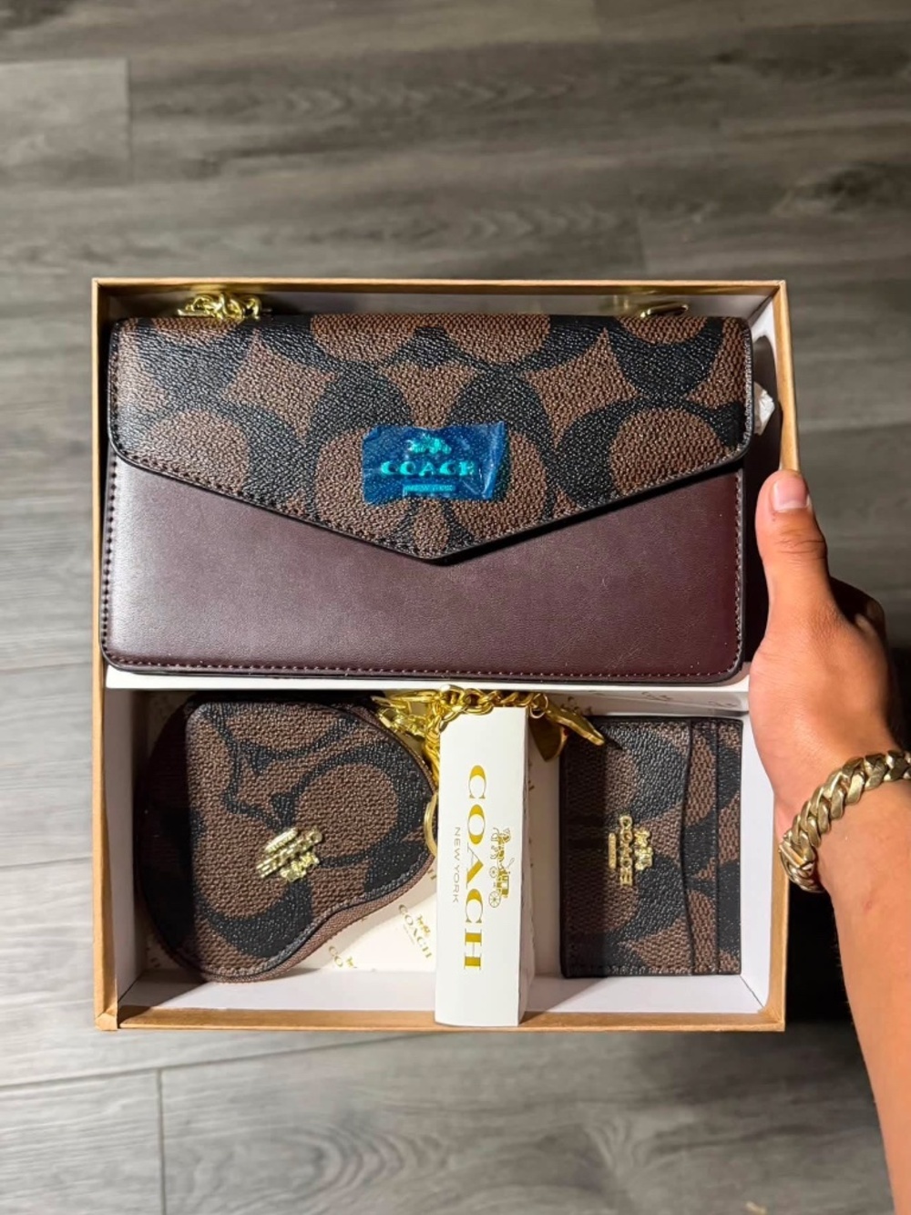 *NEW* Brown Coach Set/Purse Comes With Coin Holder 100% Authentic